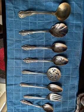 Ornate Silver-Tone Serving Utensil Set — Elegant Silver Finish